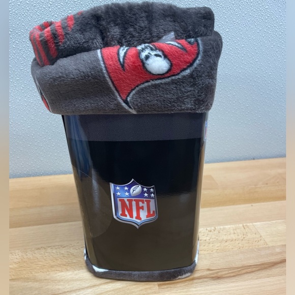 Tampa Bay Buccaneers Super Soft Oversized Throw 50”x70” NFL New Licensed Blanket - Picture 3 of 5